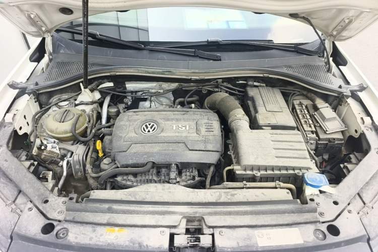 Used Volkswagen Tiguan L 2019 380TSI Automatic All-Wheel Drive R-Line Flagship 7-Seater China VI Standard Engine Bay