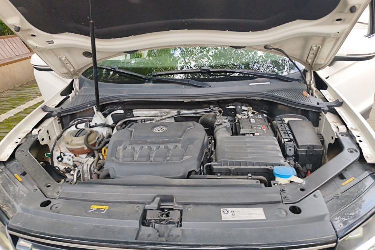 Used Volkswagen Tiguan L 2019 330TSI Automatic Two-Wheel Drive Smart Luxury Version China VI Standard Engine Bay