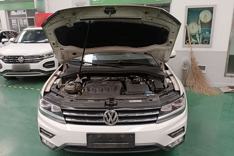 Used Volkswagen Tiguan L 2019 Updated Version 330TSI Automatic Two-Wheel Drive Panoramic Comfort Edition China VI Standard Engine Bay