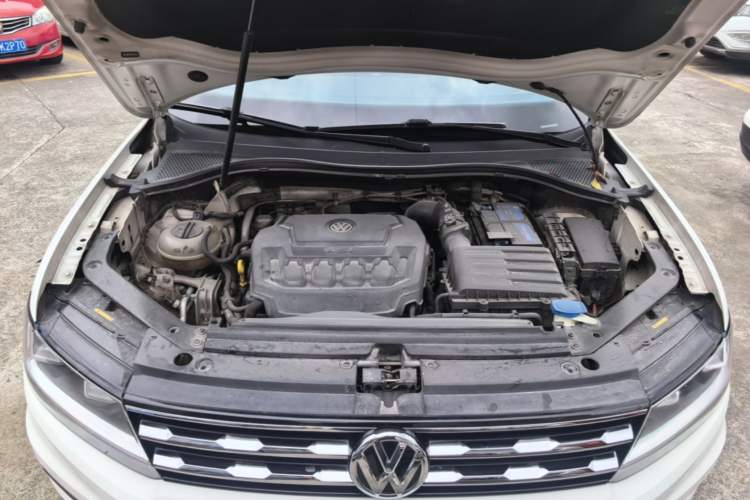 Used Volkswagen Tiguan L 2019 Updated Version 330TSI Automatic Two-Wheel Drive Panoramic Comfort Edition China VI Standard Engine Bay