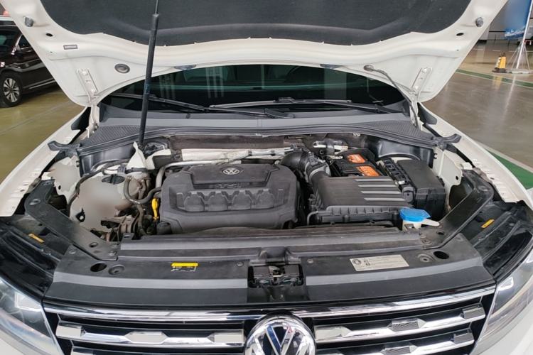 Used Volkswagen Tiguan L 2019 Updated Version 330TSI Automatic Two-Wheel Drive Panoramic Comfort Edition China VI Standard Engine Bay