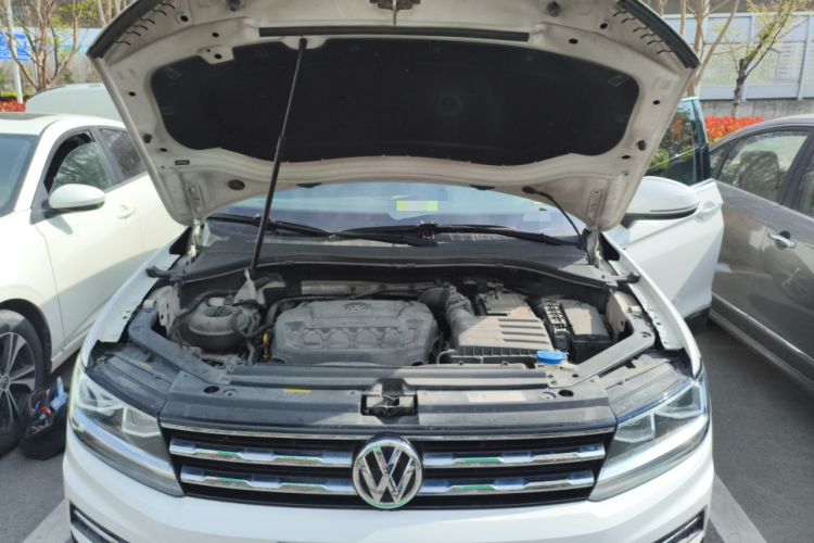 Used Volkswagen Tiguan L 2019 330TSI Automatic Two-Wheel Drive Smart Luxury Version China VI Standard Engine Bay