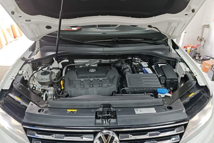 Used Volkswagen Tiguan L 2019 Revised 330TSI Automatic Two-Wheel Drive Smart & Luxury Edition China VI Standard Engine Bay