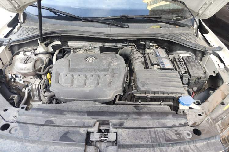 Used Volkswagen Tiguan L 2019 330TSI Automatic Two-Wheel Drive Smart Luxury Version China VI Standard Engine Bay