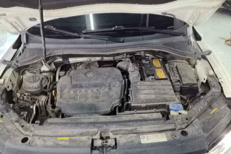 Used Volkswagen Tiguan L 2019 Updated Version 330TSI Automatic Two-Wheel Drive Panoramic Comfort Edition China VI Standard Engine Bay