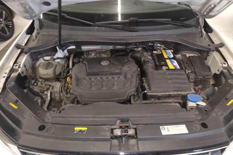 Used Volkswagen Tiguan L 2019 330TSI Automatic Two-Wheel Drive Panoramic Comfort Edition China V Standard Engine Bay