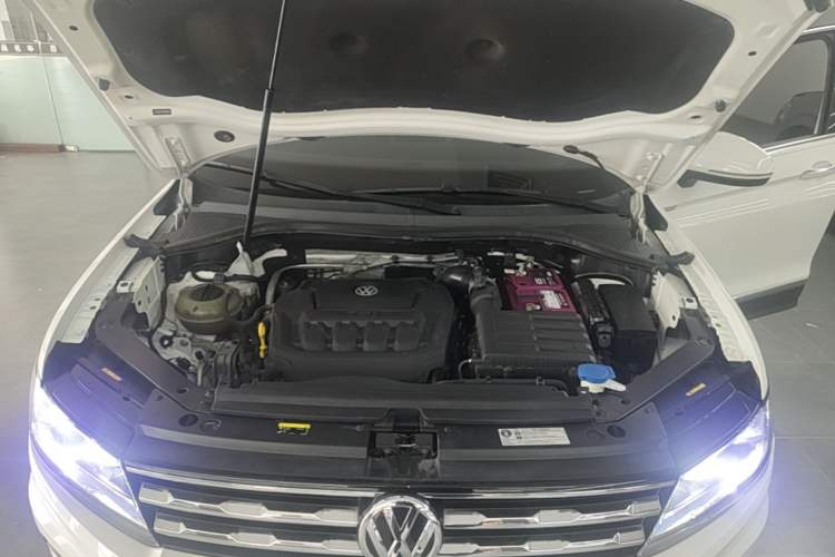 Used Volkswagen Tiguan L 2019 330TSI Automatic Two-Wheel Drive Smart Luxury Version China V Emission Standard Engine Bay