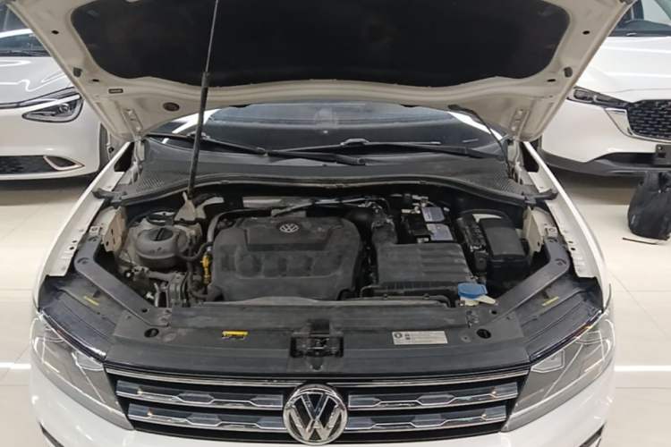Used Volkswagen Tiguan L 2019 330TSI Automatic Two-Wheel Drive Luxury Edition China V Standard Engine Bay