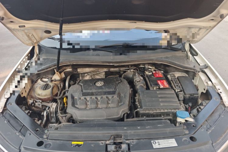 Used Volkswagen Tiguan L 2019 330TSI Automatic Two-Wheel Drive R-Line Flagship Model China VI Standard Engine Bay