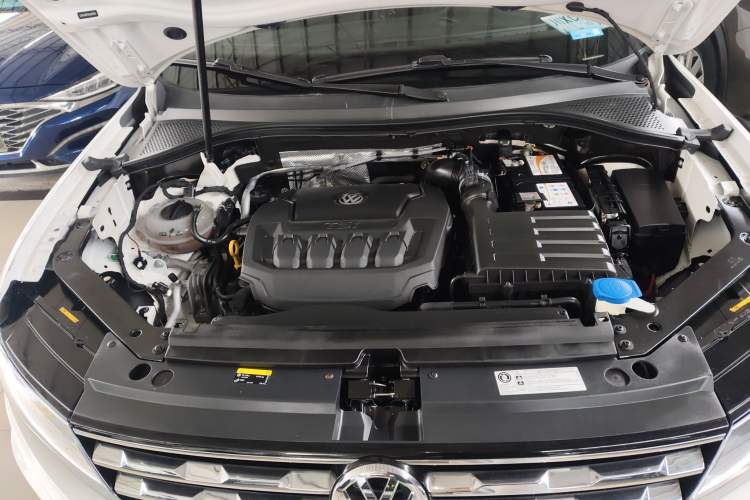 Used Volkswagen Tiguan L 2019 Updated Version 330TSI Automatic Two-Wheel Drive Panoramic Comfort Edition China VI Standard Engine Bay