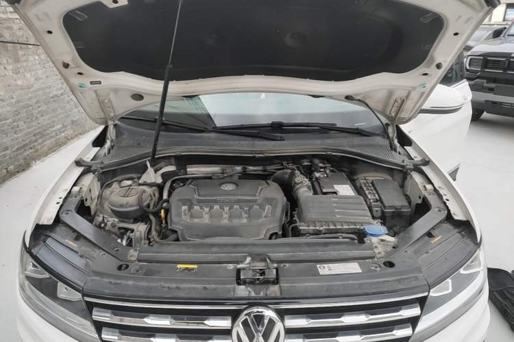 Used Volkswagen Tiguan L 2019 330TSI Automatic Two-Wheel Drive Panoramic Comfort Edition China VI Standard Engine Bay