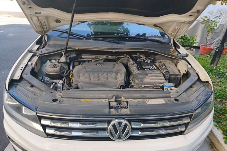 Used Volkswagen Tiguan L 2019 330TSI Automatic Two-Wheel Drive Smart Luxury Version China VI Standard Engine Bay