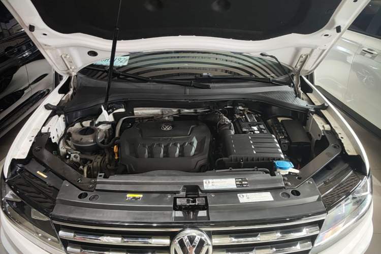 Used Volkswagen Tiguan L 2019 330TSI Automatic Two-Wheel Drive Luxury Edition China VI Standard Engine Bay