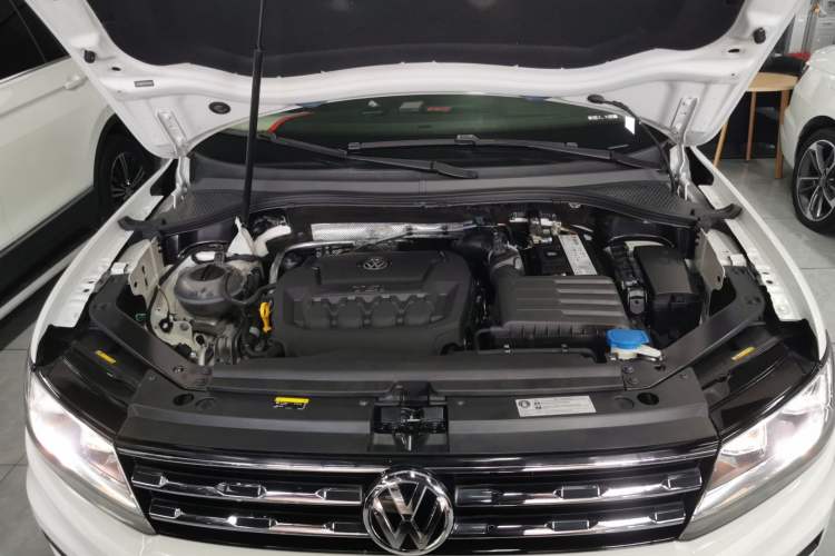 Used Volkswagen Tiguan L 2019 Updated Version 330TSI Automatic Two-Wheel Drive Panoramic Comfort Edition China VI Standard Engine Bay