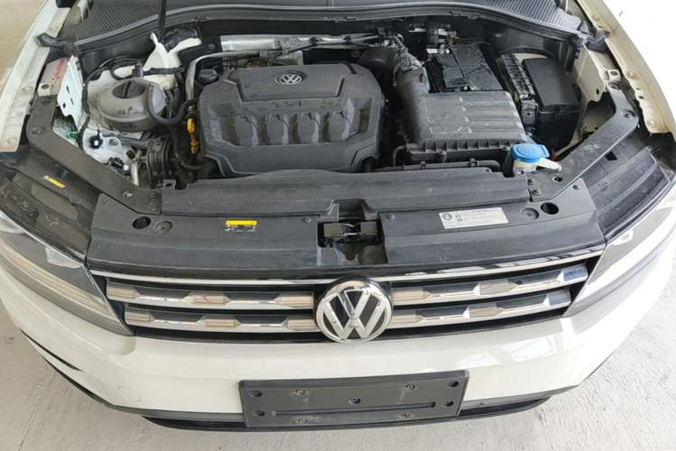 Used Volkswagen Tiguan L 2019 330TSI Automatic Two-Wheel Drive Luxury Edition China V Standard Engine Bay