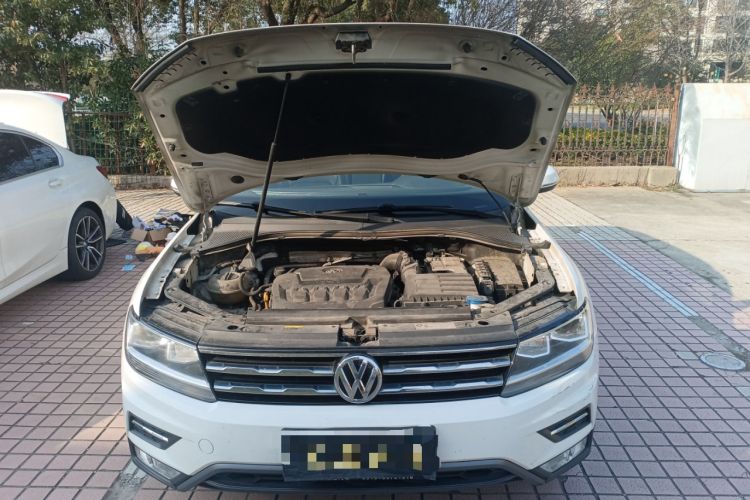 Used Volkswagen Tiguan L 2019 Updated Version 330TSI Automatic Two-Wheel Drive Panoramic Comfort Edition China VI Standard Engine Bay