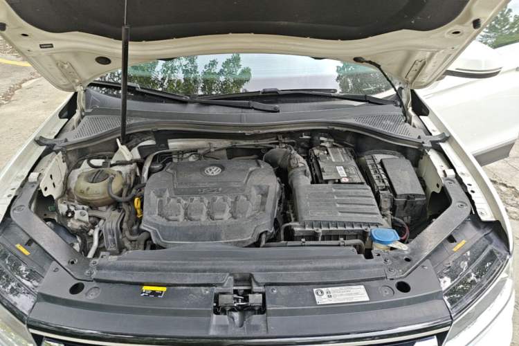 Used Volkswagen Tiguan L 2019 330TSI Automatic Two-Wheel Drive Panoramic Comfort Edition China VI Standard Engine Bay