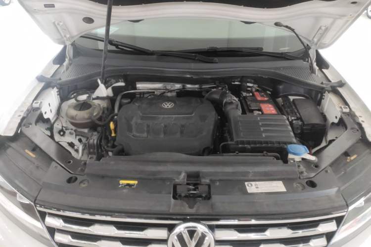 Used Volkswagen Tiguan L 2019 330TSI Automatic Two-Wheel Drive Panoramic Comfort Edition China V Standard Engine Bay