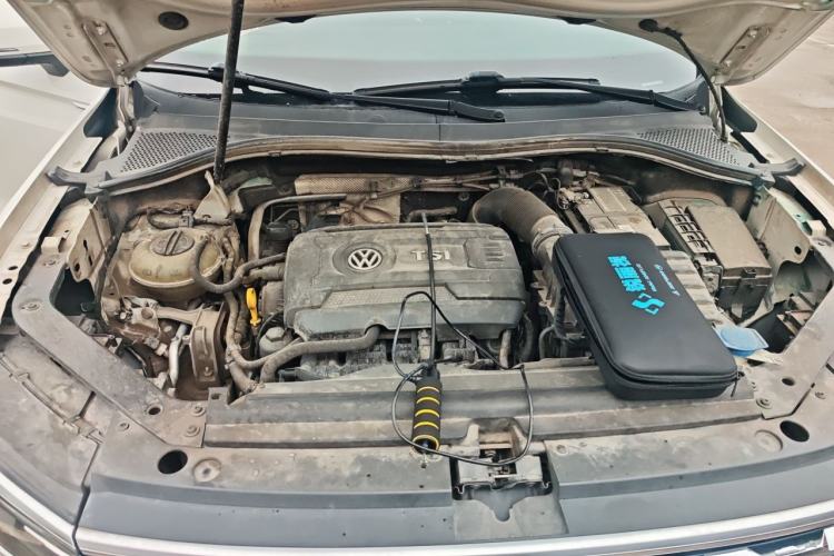 Used Volkswagen Tiguan L 2019 380TSI Automatic All-Wheel Drive Luxury Edition with 7 Seats China VI Standard Engine Bay
