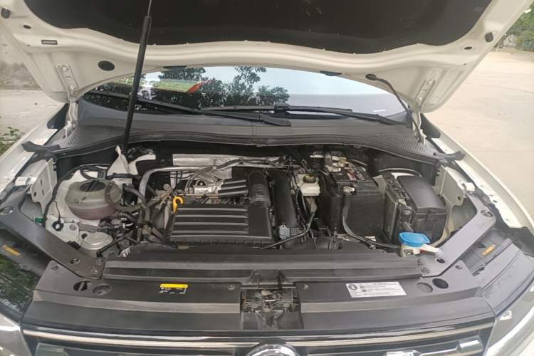 Used Volkswagen Tiguan L 2019 Revised Version 280TSI Automatic Two-Wheel Drive Panoramic Comfort Edition China VI Standard Engine Bay