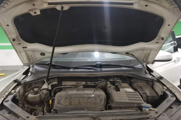 Used Volkswagen Tiguan L 2019 330TSI Automatic Two-Wheel Drive Smart Luxury Version China VI Standard Engine Bay