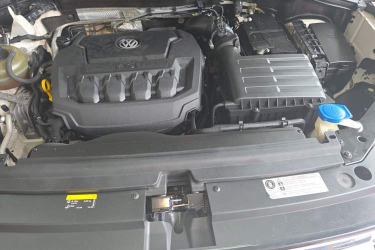 Used Volkswagen Tiguan L 2019 330TSI Automatic Two-Wheel Drive Panoramic Comfort Edition China VI Standard Engine Bay