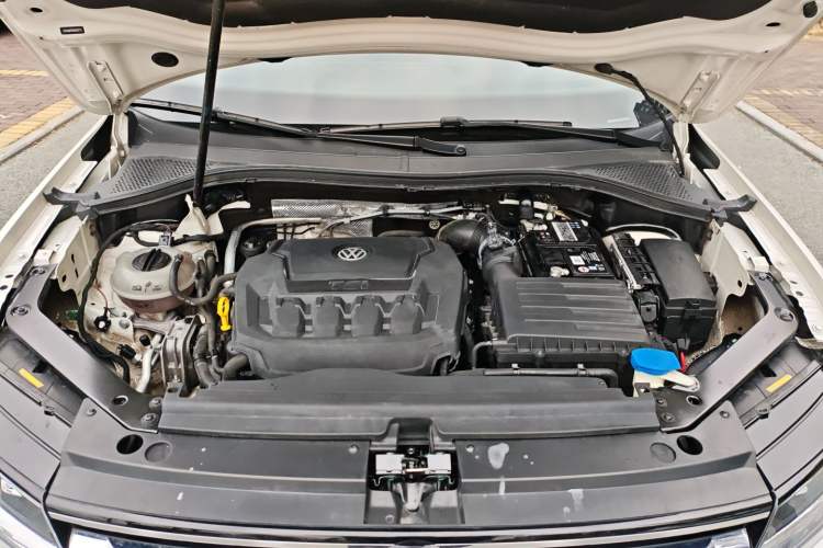 Used Volkswagen Tiguan L 2019 330TSI Automatic Two-Wheel Drive Panoramic Comfort Edition China VI Standard Engine Bay