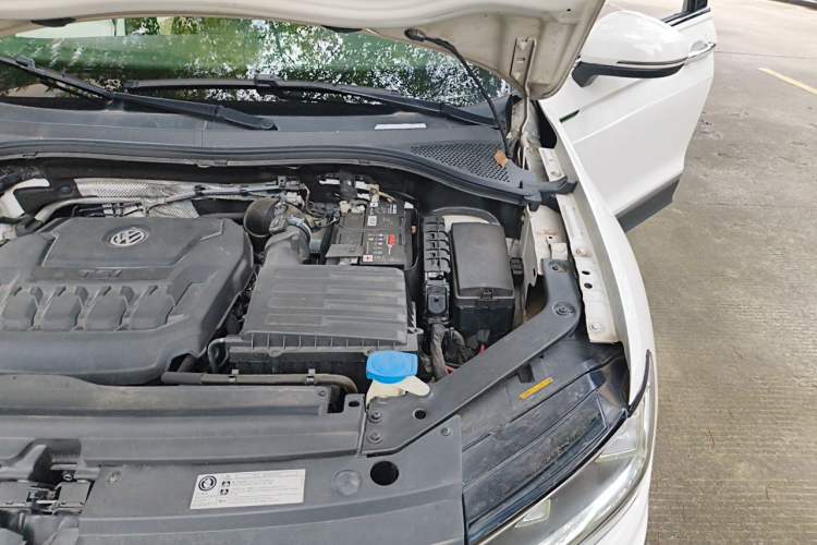 Used Volkswagen Tiguan L 2019 330TSI Automatic Two-Wheel Drive Smart Luxury Version China VI Standard Engine Bay Left