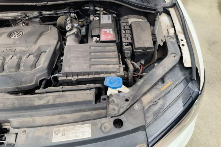 Used Volkswagen Tiguan L 2019 Updated Version 330TSI Automatic Two-Wheel Drive Panoramic Comfort Edition China VI Standard Engine Bay Left