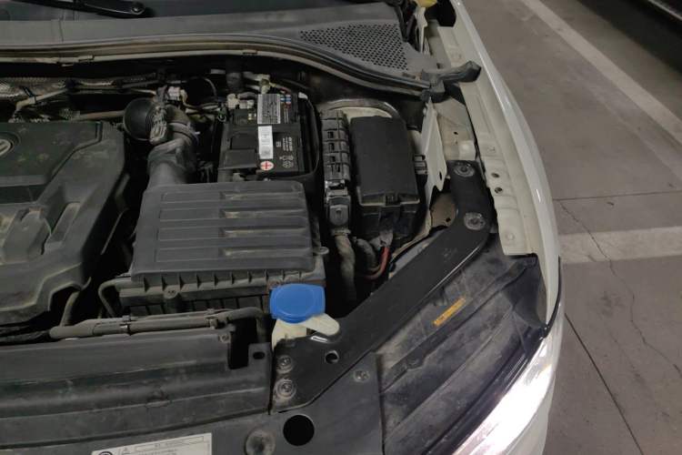 Used Volkswagen Tiguan L 2019 Updated Version 330TSI Automatic Two-Wheel Drive Panoramic Comfort Edition China VI Standard Engine Bay Left
