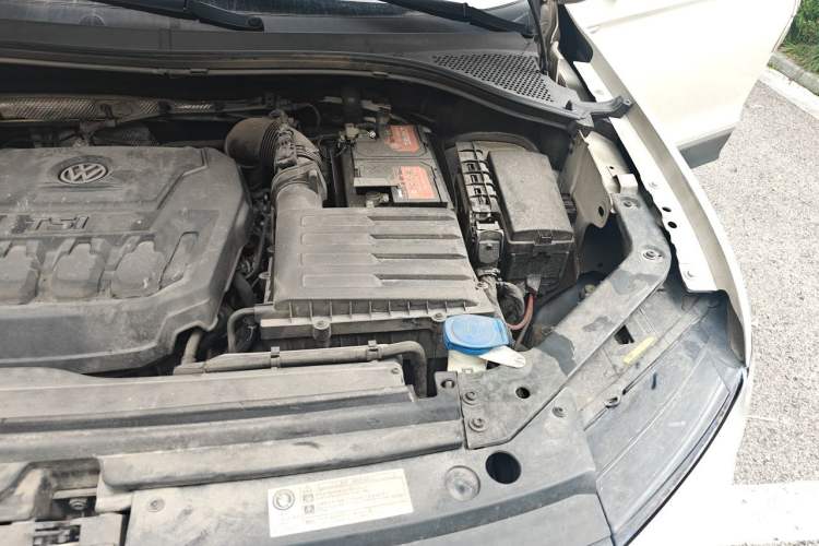 Used Volkswagen Tiguan L 2019 330TSI Automatic Two-Wheel Drive Smart Luxury Version China VI Standard Engine Bay Left