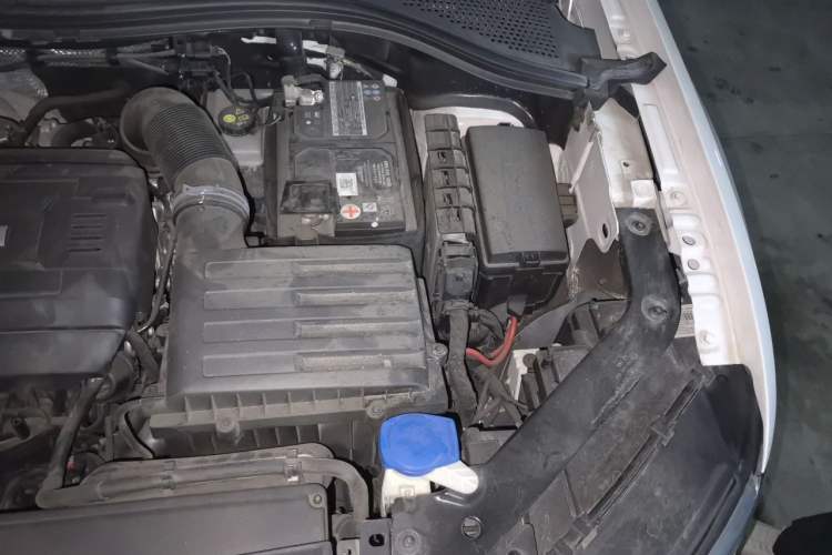 Used Volkswagen Tiguan L 2019 380TSI Automatic All-Wheel Drive Luxury Edition China VI Standard Engine Bay Left