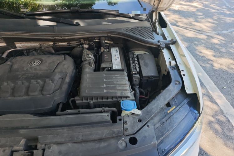 Used Volkswagen Tiguan L 2019 Updated Version 330TSI Automatic Two-Wheel Drive Panoramic Comfort Edition China VI Standard Engine Bay Left