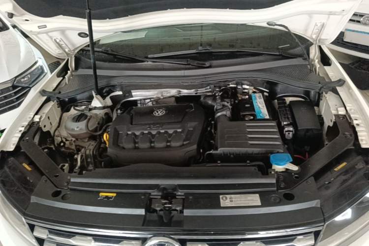 Used Volkswagen Tiguan L 2019 330TSI Automatic Two-Wheel Drive Panoramic Comfort Edition China VI Standard Engine Bay