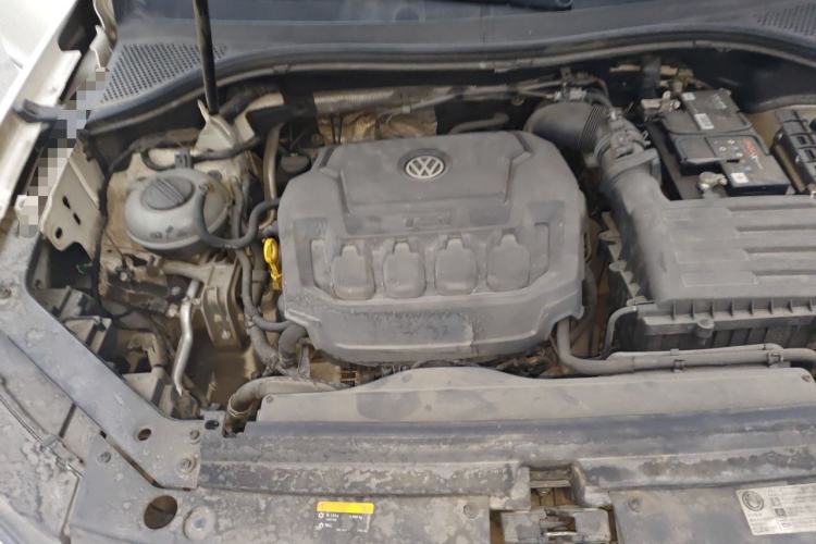 Used Volkswagen Tiguan L 2019 330TSI Automatic Two-Wheel Drive R-Line Flagship Model China VI Standard Engine Bay