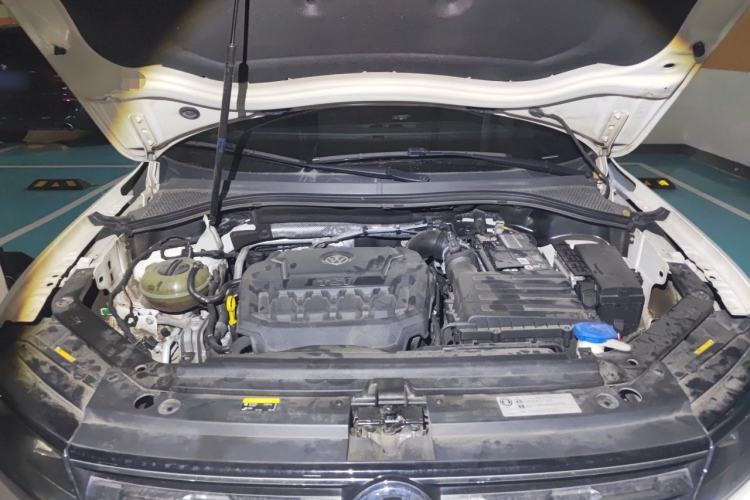 Used Volkswagen Tiguan L 2019 330TSI Automatic Two-Wheel Drive Smart Luxury Version China VI Standard Engine Bay