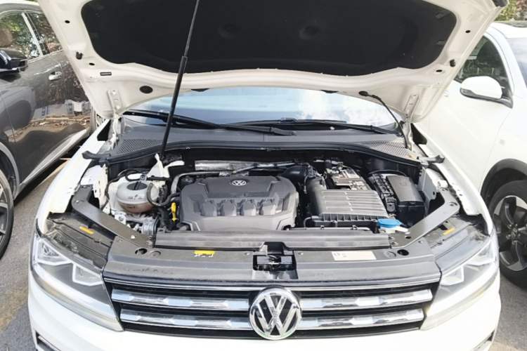 Used Volkswagen Tiguan L 2019 Updated Version 330TSI Automatic Two-Wheel Drive Panoramic Comfort Edition China VI Standard Engine Bay