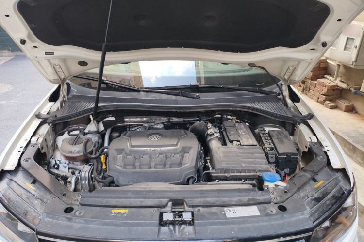 Used Volkswagen Tiguan L 2019 330TSI Automatic Two-Wheel Drive Panoramic Comfort Edition China V Standard Engine Bay