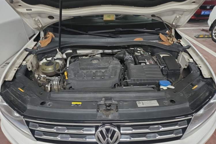 Used Volkswagen Tiguan L 2019 330TSI Automatic Two-Wheel Drive Panoramic Comfort Edition China VI Standard Engine Bay