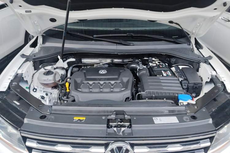 Used Volkswagen Tiguan L 2019 330TSI Automatic Two-Wheel Drive Smart Luxury Version China V Emission Standard Engine Bay