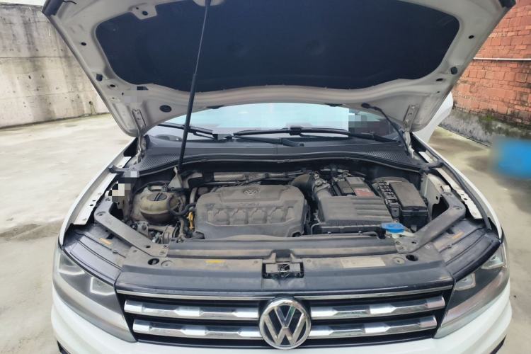 Used Volkswagen Tiguan L 2019 Updated Version 330TSI Automatic Two-Wheel Drive Panoramic Comfort Edition China VI Standard Engine Bay