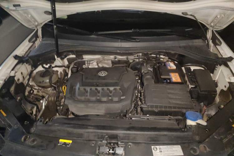 Used Volkswagen Tiguan L 2019 Updated Version 330TSI Automatic Two-Wheel Drive Panoramic Comfort Edition China VI Standard Engine Bay