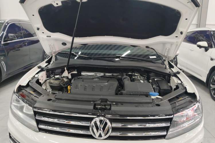 Used Volkswagen Tiguan L 2019 Revised 330TSI Automatic Two-Wheel Drive Smart & Luxury Edition China VI Standard Engine Bay
