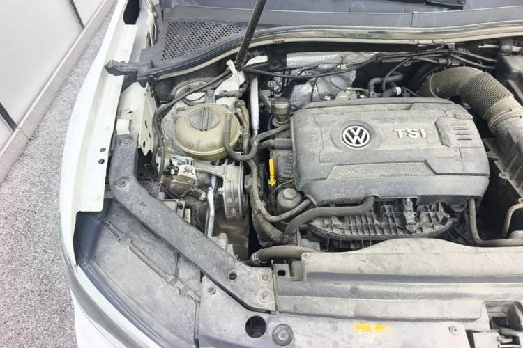 Used Volkswagen Tiguan L 2019 380TSI Automatic All-Wheel Drive R-Line Flagship 7-Seater China VI Standard Engine Bay Right