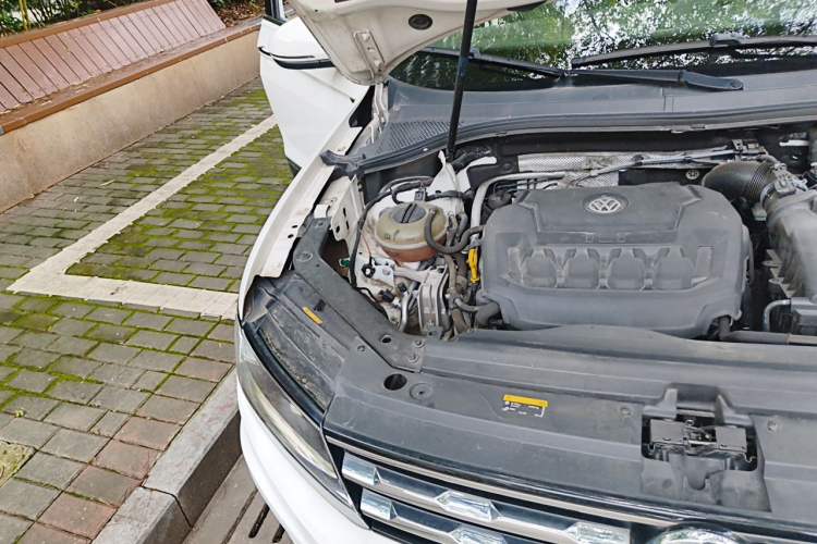 Used Volkswagen Tiguan L 2019 330TSI Automatic Two-Wheel Drive Smart Luxury Version China VI Standard Engine Bay Right