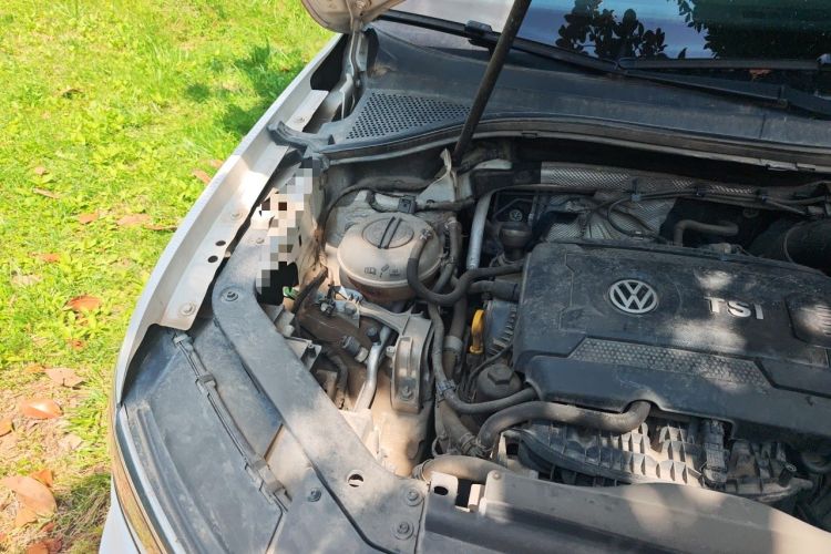 Used Volkswagen Tiguan L 2019 380TSI Automatic All-Wheel Drive R-Line Flagship 7-Seater China VI Standard Engine Bay Right