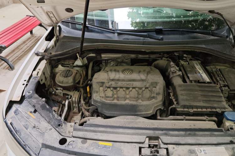 Used Volkswagen Tiguan L 2019 330TSI Automatic Two-Wheel Drive Smart Luxury Version China VI Standard Engine Bay Right