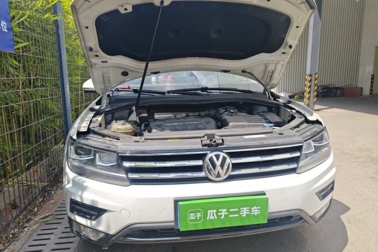 Used Volkswagen Tiguan L 2019 Updated Version 330TSI Automatic Two-Wheel Drive Panoramic Comfort Edition China VI Standard Engine Bay Right