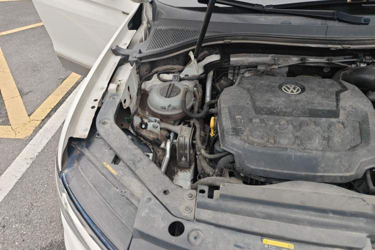 Used Volkswagen Tiguan L 2019 330TSI Automatic Two-Wheel Drive Panoramic Comfort Edition China VI Standard Engine Bay Right