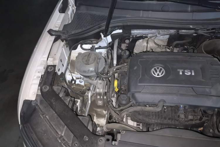 Used Volkswagen Tiguan L 2019 380TSI Automatic All-Wheel Drive Luxury Edition China VI Standard Engine Bay Right